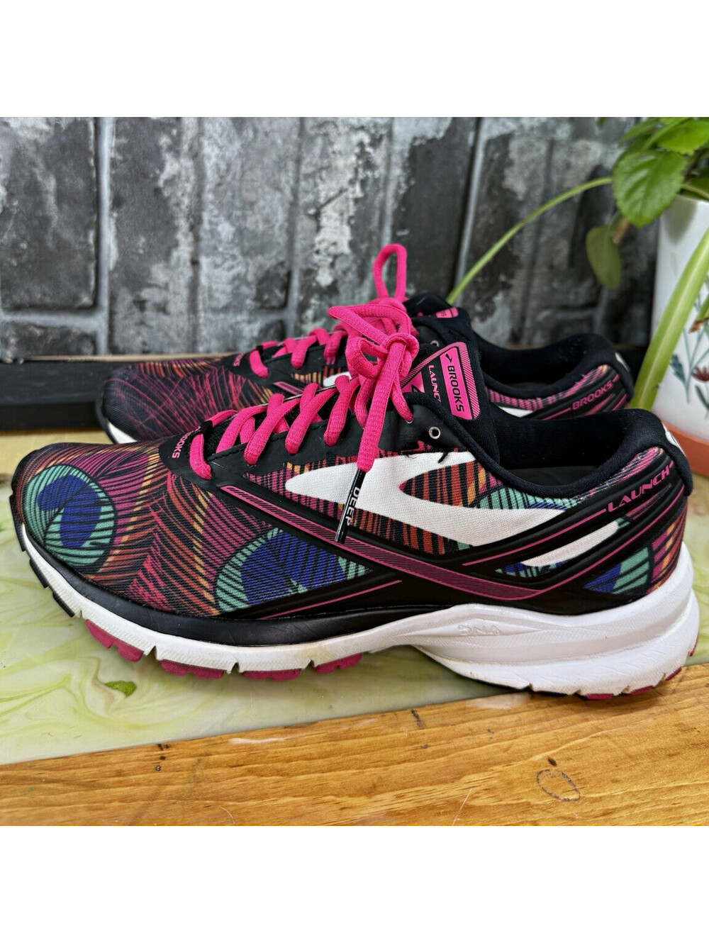 Brooks Launch 4 Women's Running Shoes Breathable Mesh Lace-Up Black/Pink